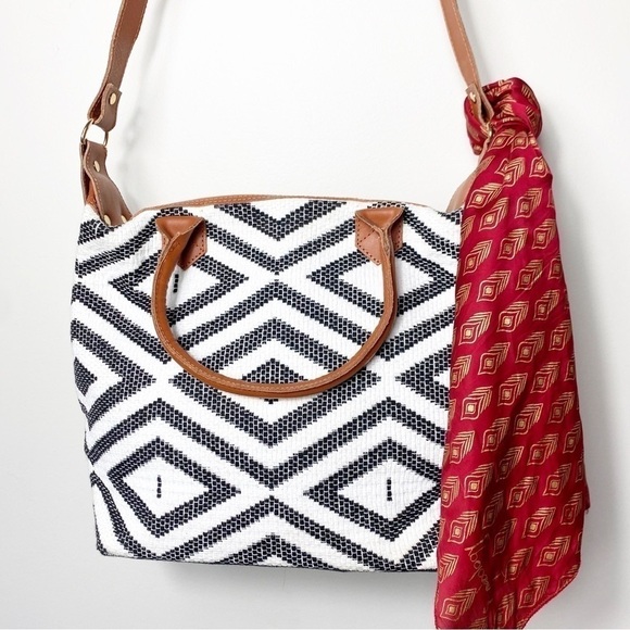 Rachel Zoe Box of Style/Curateur Tribe Alive Bag & SYMBOLOGY Hand Stamped Scarf - Picture 1 of 14